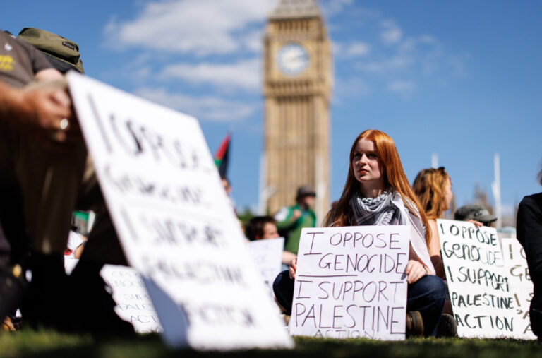 Veliki protest u Londonu; Uhapšeno najmanje 450 ljudi FOTO/VIDEO