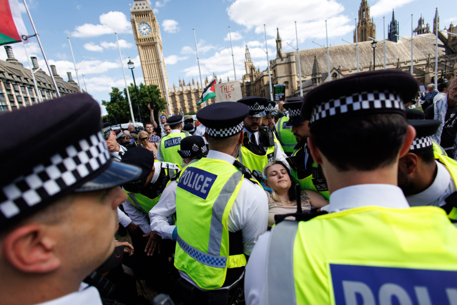 Veliki protest u Londonu; Uhapšeno najmanje 450 ljudi FOTO/VIDEO