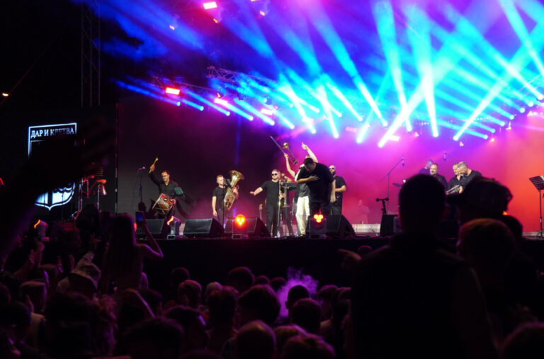 Ludilo u Guči: Coby napravio spektakl pred 60.000 ljudi FOTO