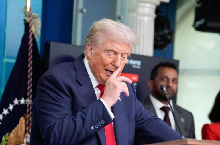 Saradnica Džefrija Epstajna otkrila: „Plaćao mi je 250.000 dolara, a Tramp je…“ FOTO