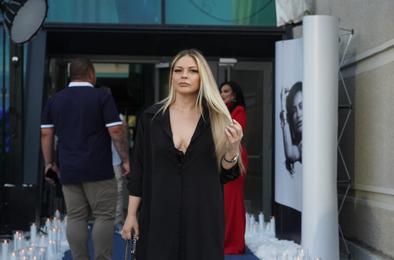 Pjevačica progovorila o razvodu, evo u kakvom je odnosu sa bivšim suprugom