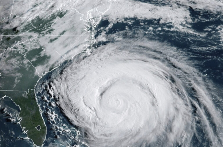 I, Erin je počeo da udara