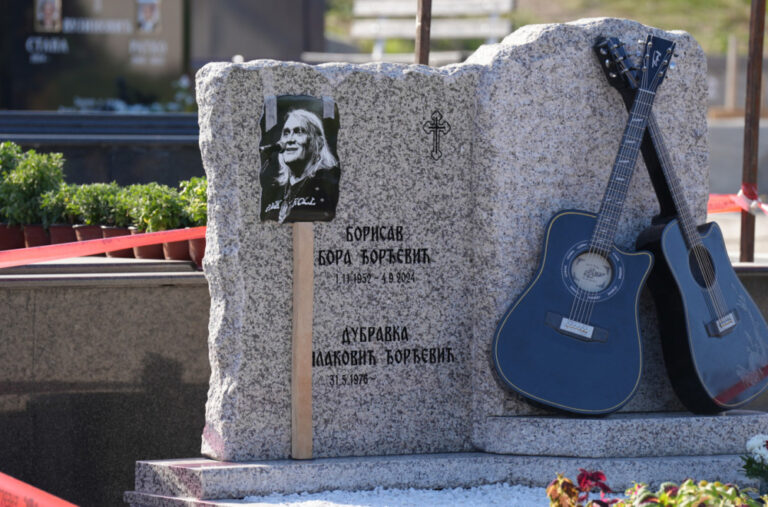 Obilježava se godišnjica smrti Bore Đorđevića: Porodica i poštovaoci se okupljaju u Čačku