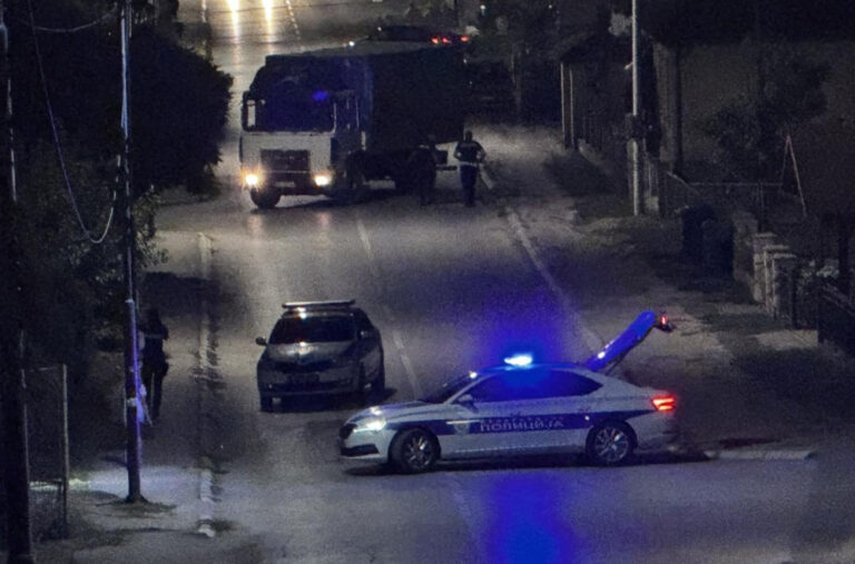 Sudar kamiona i policijskog vozila u Arilju FOTO