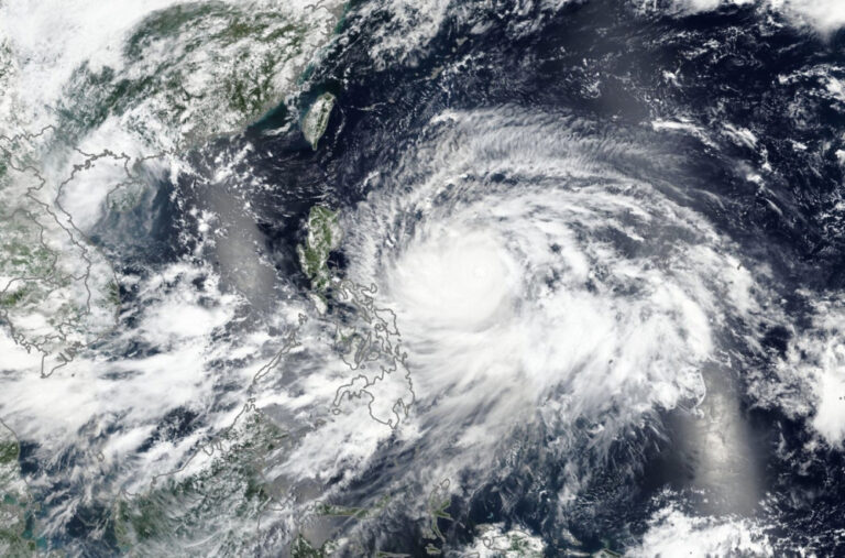 Naređena evakuacija skoro 600.000 ljudi: „Ne izlazite napolje“; Letovi otkazani, vojska na terenu FOTO/VIDEO