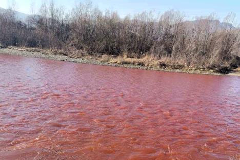 „Nova Alumina“, nova zagađenja: Drina se crveni, a nadležni ćute!