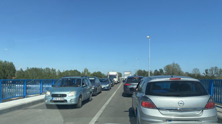 Gužve na Pavlović mostu: Čekanja i do sat vremena