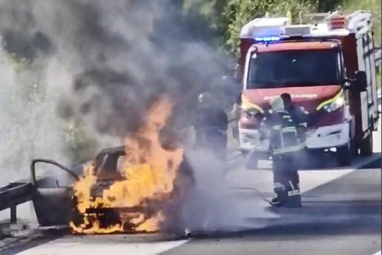 Zapalio se automobil na auto-putu Banjaluka-Prnjavor