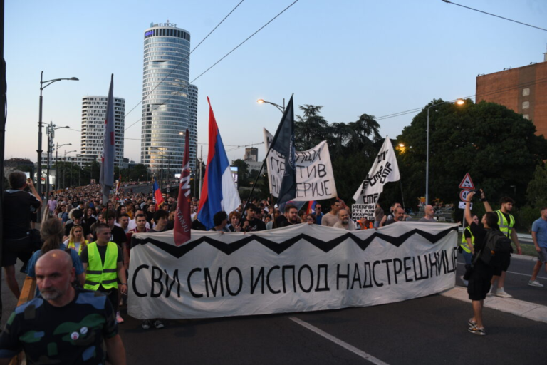 Beograđani večeras u tišini odaju poštu žrtvama pada nadstrešnice – šetnja od stare stanice do Prokopa