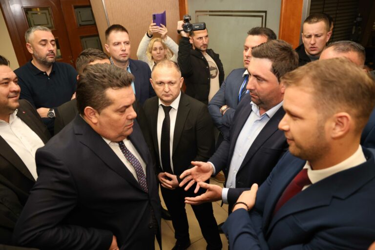 Stevandić „sabrao“ samo Draška: Opozicija na „ignore“