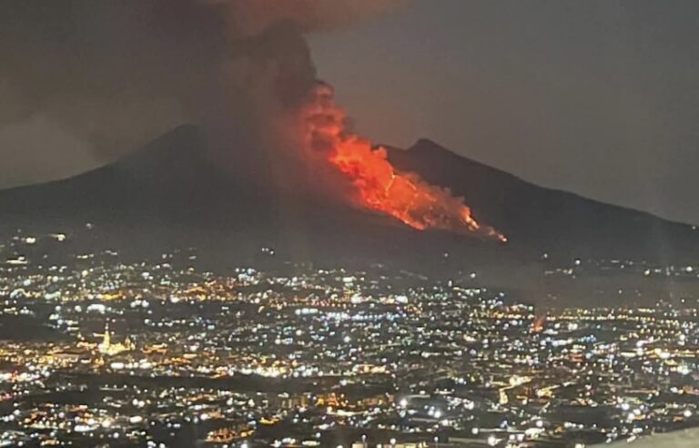 Apokalipsa! Požar guta Vezuv, eruptirala Etna FOTO/VIDEO
