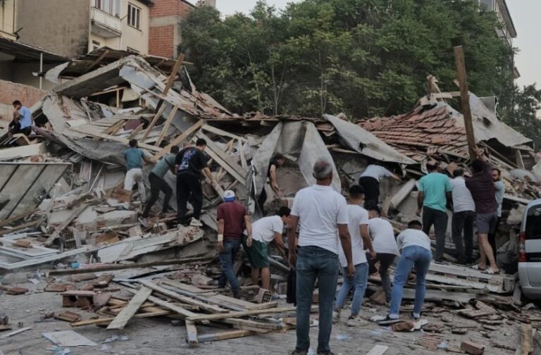 Snažan zemljotres pogodio Tursku; Vlasti izdale hitno upozorenje, akcija spašavanja u toku FOTO/VIDEO