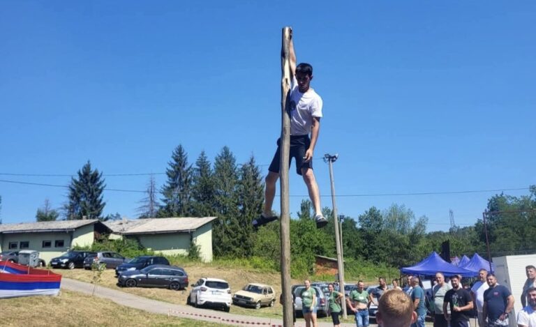 Održane „Hajdučke igre“ i „Kotlićijade“ u Tobutu i Milinom Selu FOTO