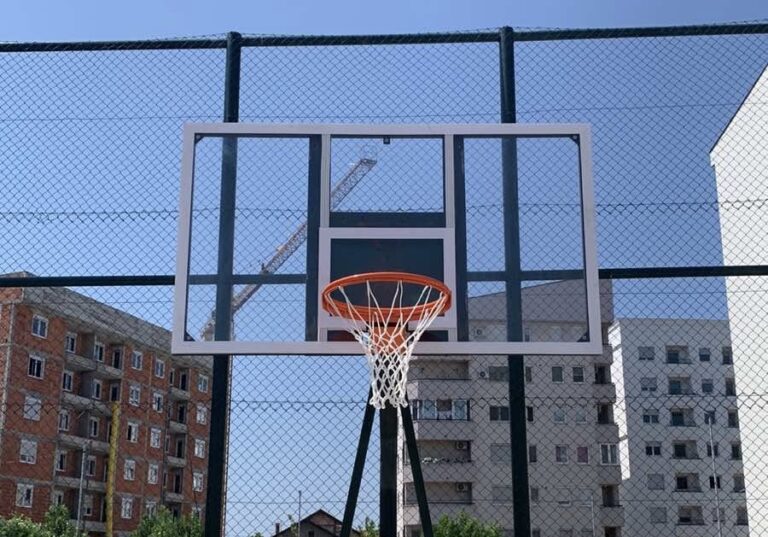 Spark vratio osmijehe na teren: Klinci u Bijeljini ponovo igraju košarku pod novim obručima