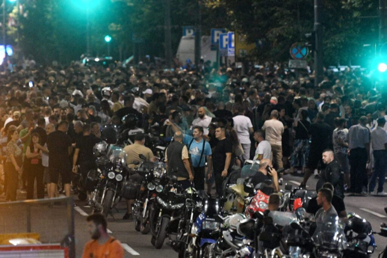 Djevojku satima držali u zgradi Vlade, tukli je i prijetili silovanjem: Užasna svjedočenja studenata nakon protesta u Beogradu