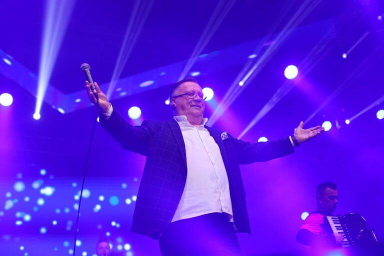 Legenda BH muzike u Banjaluci: Halid Bešlić na Kastelu