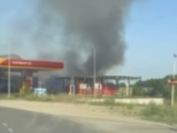 U Bijeljini gorio automobil u blizini benzinske pumpe