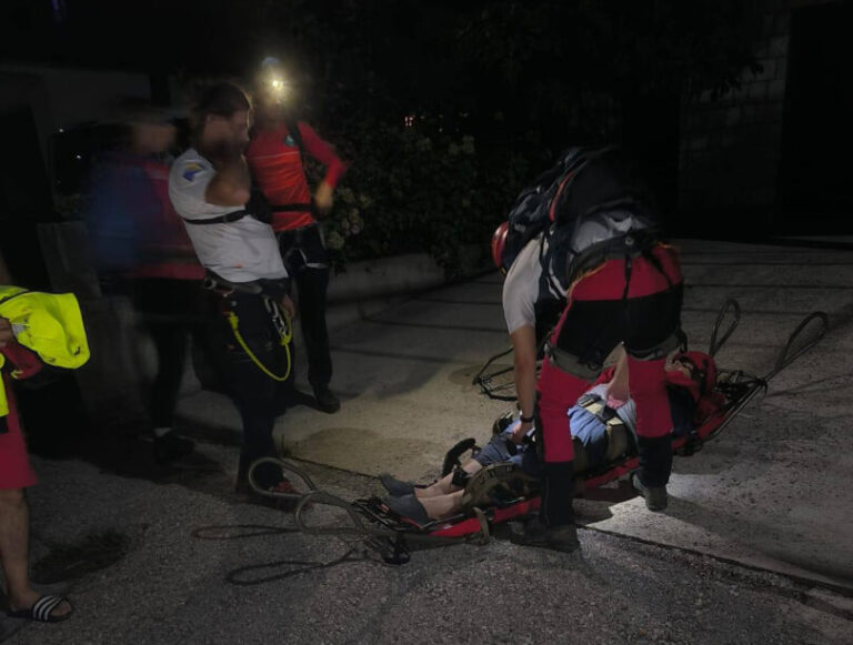 Jeziva noć u Konjicu: Žena dozivala u pomoć, u bašti našli tijelo muža