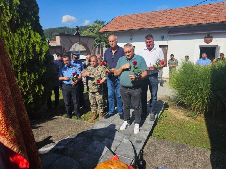 Služen parastos na Grabiku
