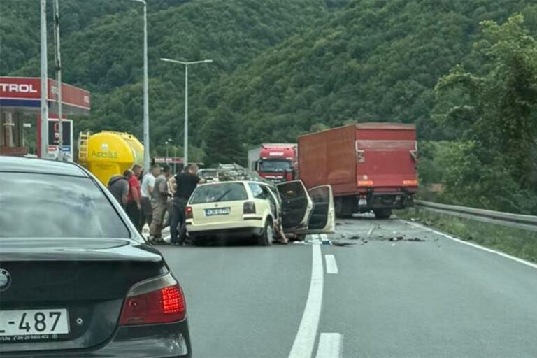 Sudar auta i kamiona kod Žepča, jedna osoba u bolnici