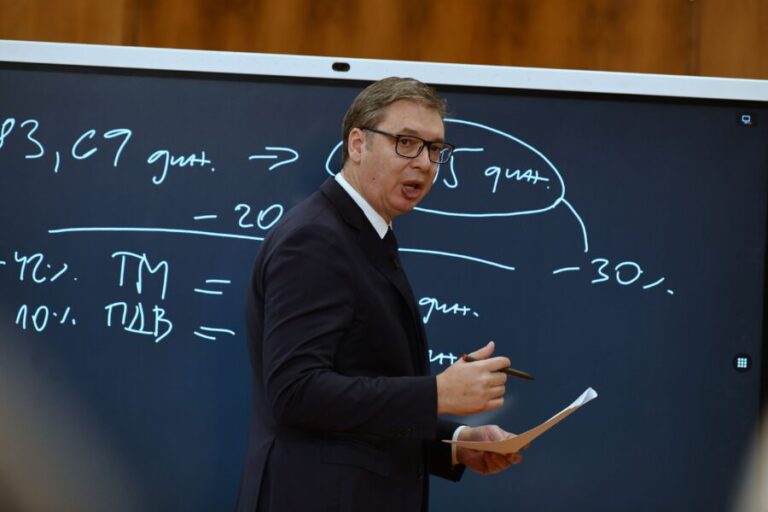 Chat GPT: Vučićeve mjere su populističke po  sasržaju i motivima, trik da kupi vrijeme i mir na ulicama