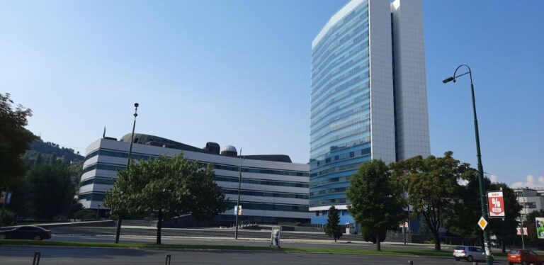 Zaposleni u institucijama BiH spremaju tužbu: Ukrali ste nam 15 miliona KM od plata