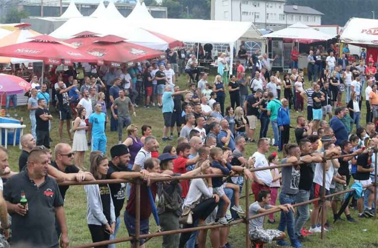 Težak incident na Manjači: Djevojka ubola mladića