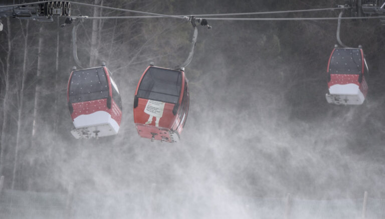 Otkačila se žičara u Rusiji: Više od tridesetoro evakuisanih; Ima stradalih