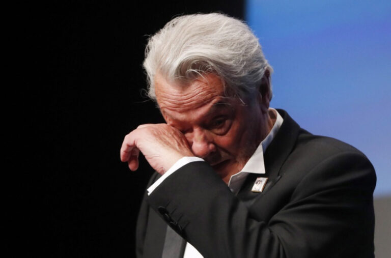 Mrtvog Alena Delona „razvlače“ po sudovima: Odbijen zahtev za priznavanje očinstva FOTO