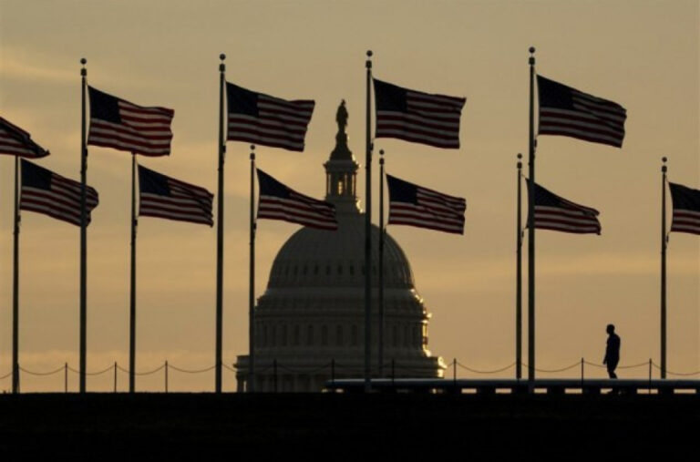 Amerika u žalosti; Tramp naredio: Zastave se spuštaju na pola koplja