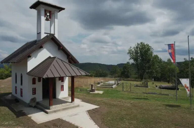 Đorđe je freskopisac i pilot: Oslikava zidove crkve u kojoj je ikona Svete Ksenije Petrogradske FOTO