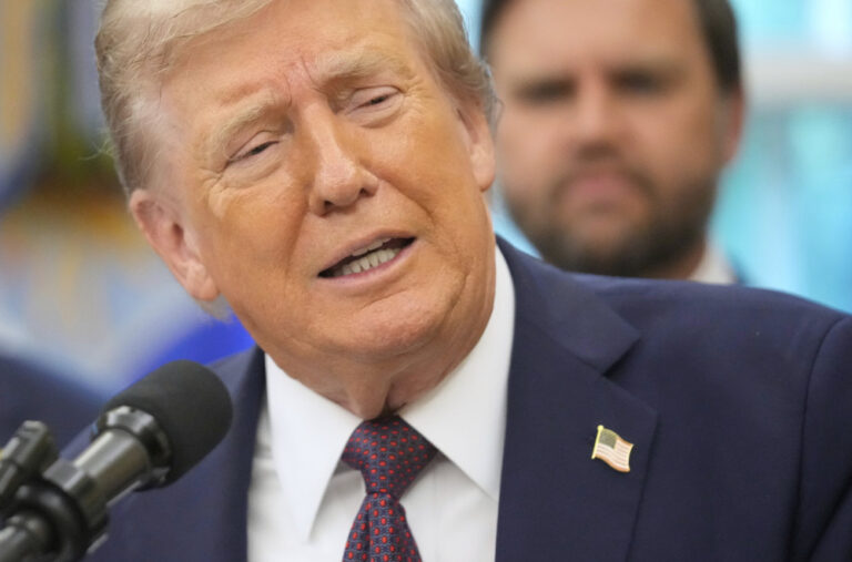 „Trampe, kakva zavjera, šta ti pada na pamet“