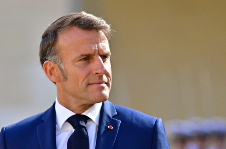 „Morate spasiti predsjednika Makrona“