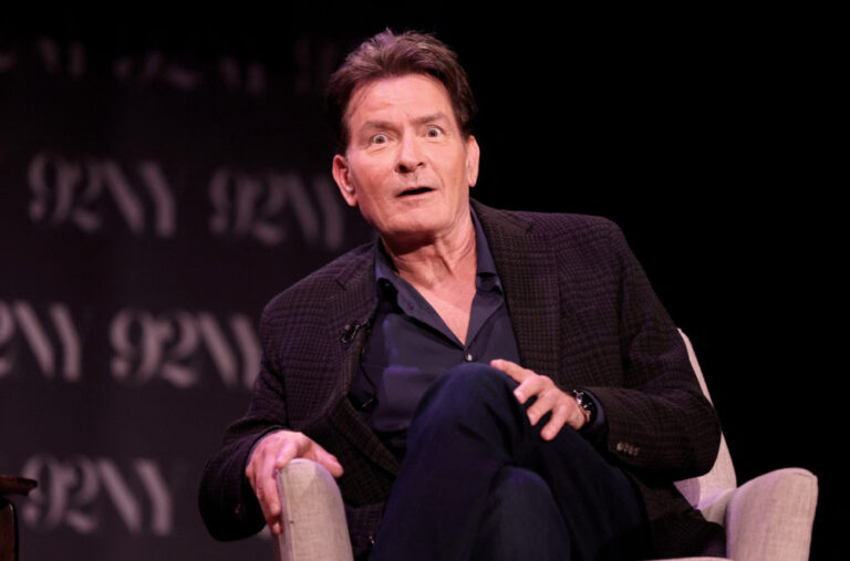 „Šta kažeš, bucko, hoćemo li još jednom?“: Čarli Šin zbog prostitutke otišao pod nož FOTO