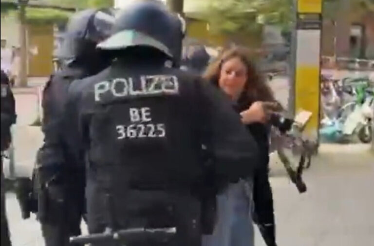 Brutalnost nemačke policije: Prebijaju novinare u Berlinu