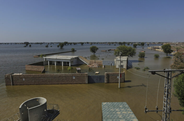 Apokaliptične scene: Gradovi pod vodom, stotine mrtvih – strahuje 4,5 miliona ljudi FOTO
