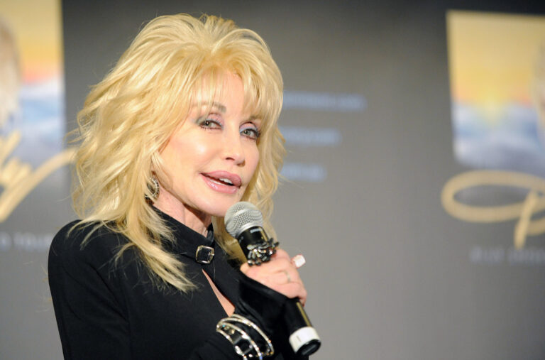 Doli Parton narušeno zdravlje: Propustila rođendansku zabavu, fanovi zabrinuti FOTO