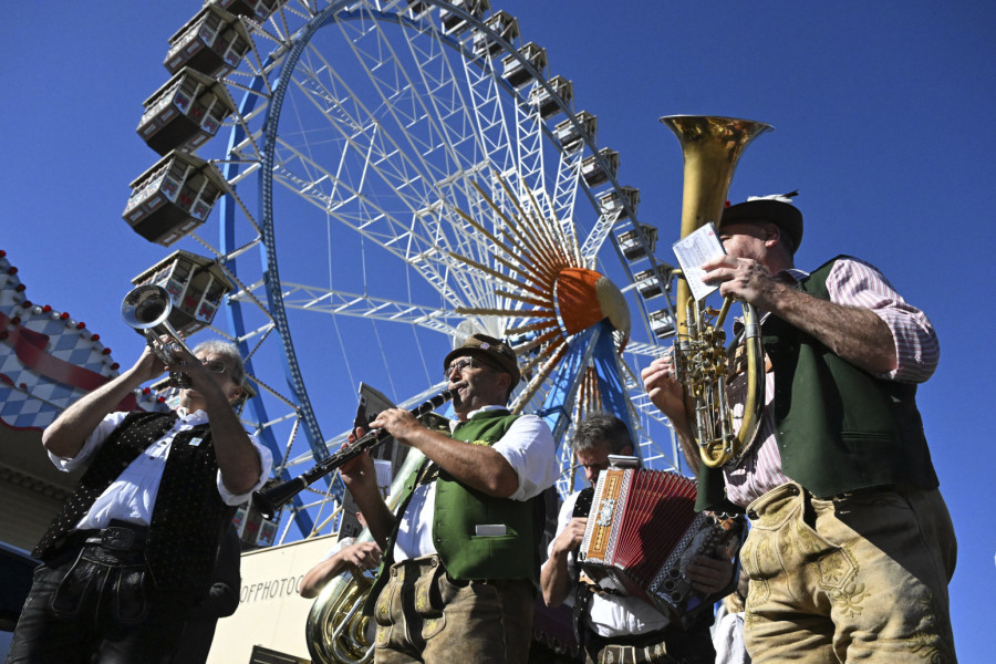 Počeo Oktobarfest: Rekordi u cenama; Volove i svinjske kolenice menjaju veganski obroci FOTO