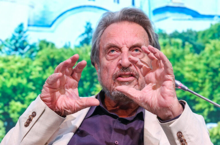 Otac Ilona Maska optužen da je zlostavljao djecu: Među njima su sinovi, ćerke, pastorka, posinak… FOTO