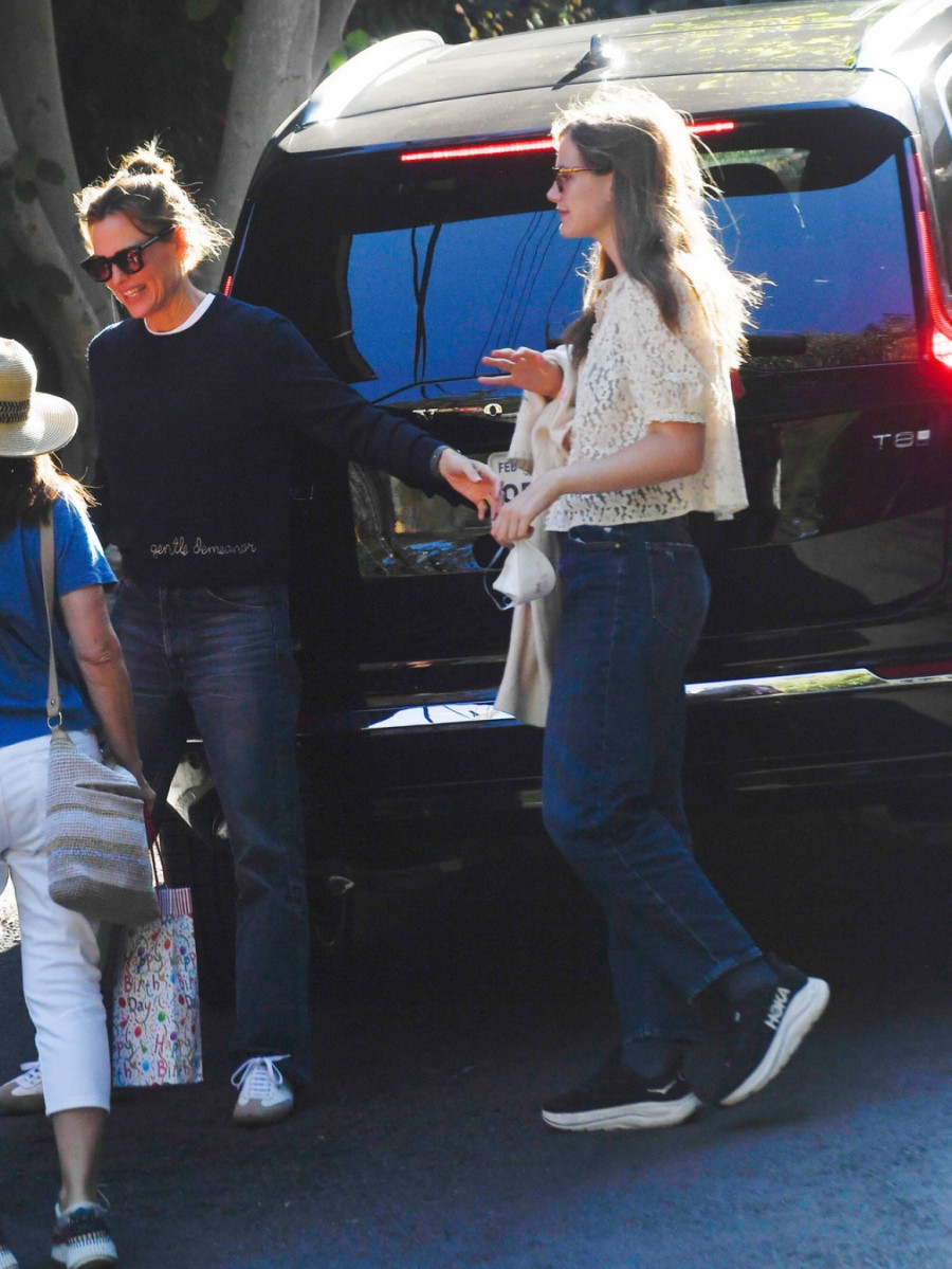 Ćerka Bena Afleka i Dženifer Garner ne skida masku, zagrmela u UN: Neophodno je FOTO