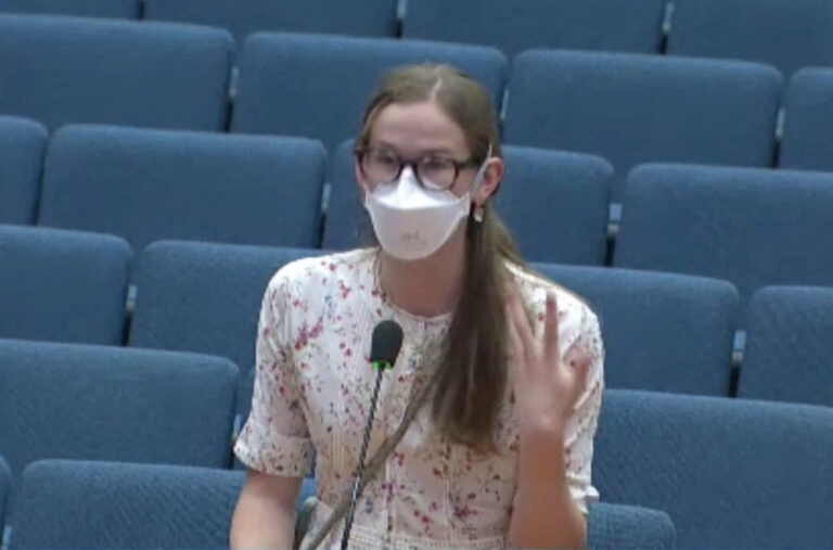 Ćerka Bena Afleka i Dženifer Garner ne skida masku, zagrmila u UN: Neophodno je FOTO