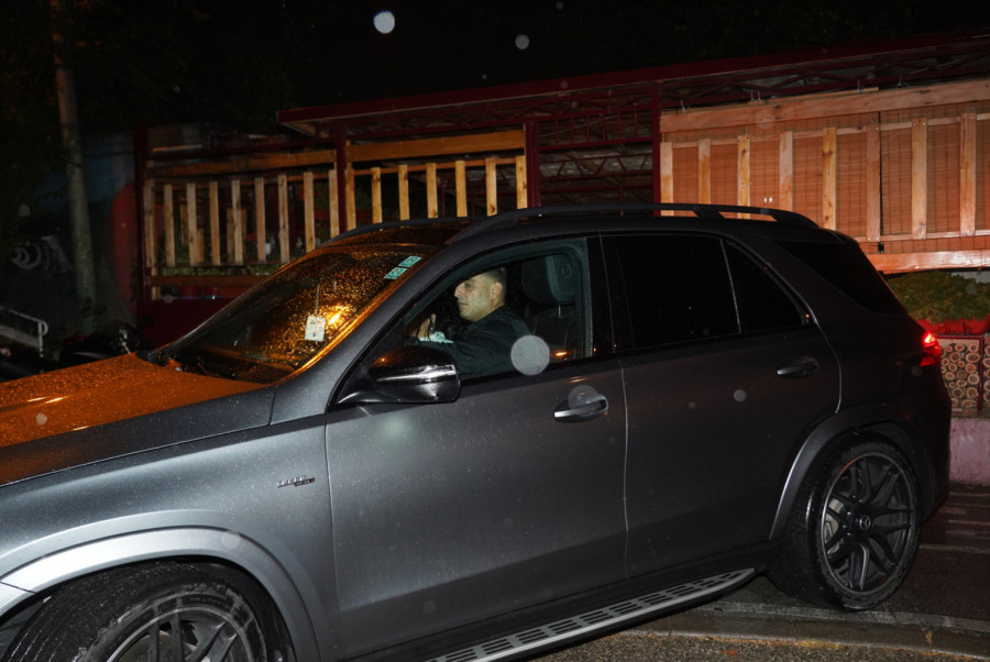 Nakon jezive nesreće Darko Lazić sa zavojima na glavi poručuje: I dalje ću voziti