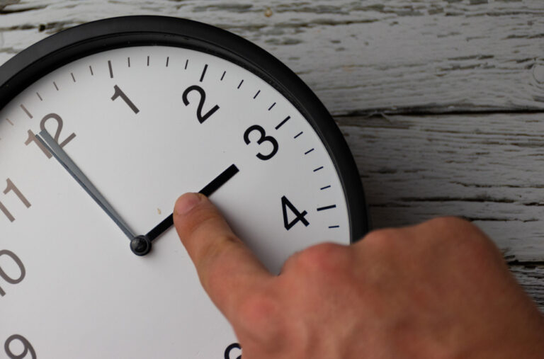 Evo kada počinje zimsko računanje vremena: Tokom ove noći očekuje nas pomjeranje sata