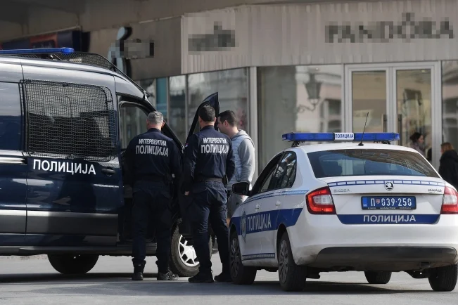 Stravičan zločin u Srbiji: Djed i unuk pretučeni macolom, muškarac pored njih bez znakova života