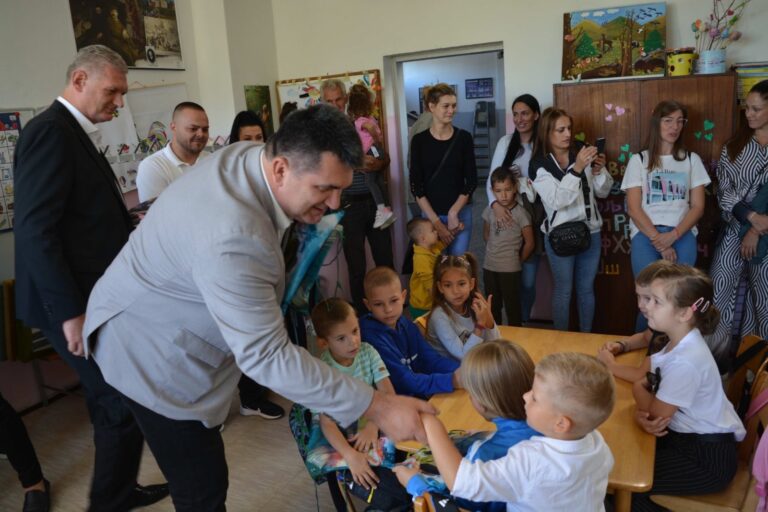Lopare: Počela nova školska godina, podrška lokalne zajednice svim školama