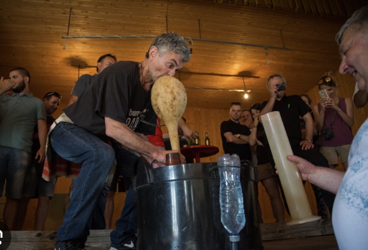 „Od rakije nema bolje žene…“: Čuvena Rakijada zakazana u selu Pranjani