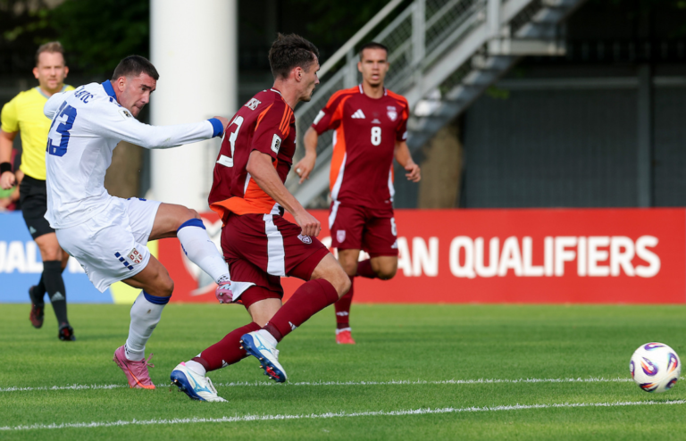 Srbija slavila u Rigi golom Vlahovića: Letonci pogodili stativu u 91. minutu