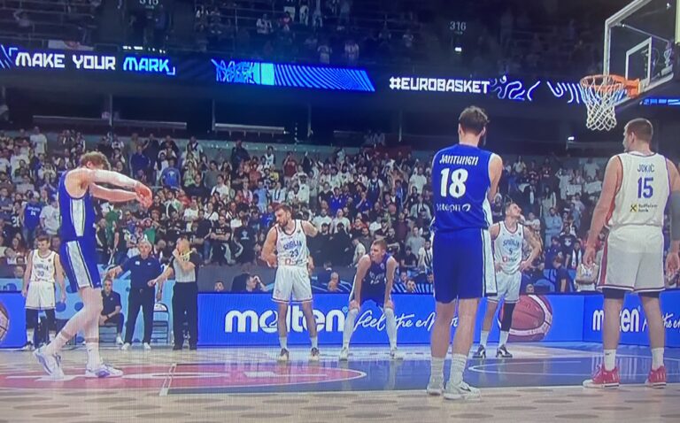 Očajna Srbija i Pešić za penzije: Bez Jokića bi ovi igrači ispali u grupnoj fazi, sramota i katastrofa