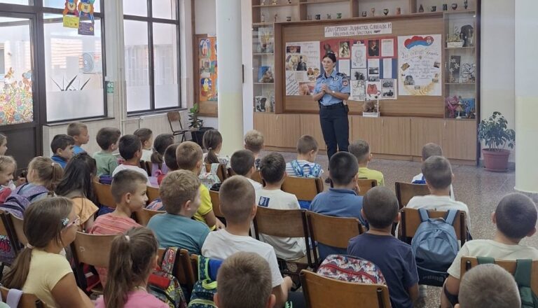 Zaštitimo djecu u saobraćaju: Predavanje u OŠ „Petar Petrović Njegoš” Velika Obarska