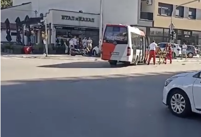 Težak udes u Banjaluci: Na terenu hitna i policija (VIDEO)